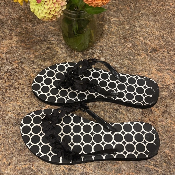 Summer Fun Flip Flops Black snd White with flowers - Picture 8 of 8